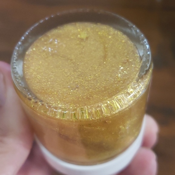 AMNH Skincare Kiss the stars 24k Gold Lip Plumpin - Picture 4 of 4